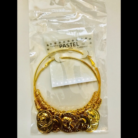🔥Gold COIN HOOP Earrings🔥NWT🏷 - Picture 7 of 8